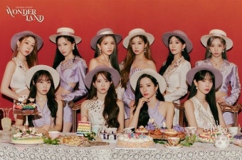 두산 베어스, 21일 롯데 '우주소녀' 승리기원 시구