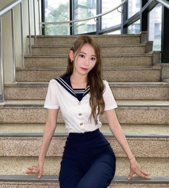 르세라핌 사쿠라, 허리가 이럴 수 있나? 한 줌도 아닌 반 줌