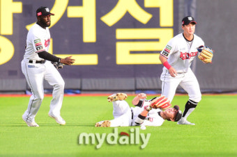 [MD포토] 수비 중 부상 당하는 심우준