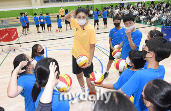 [MD포토] 김연경 '유소년 배구 발전을 위한 배구 교실'
