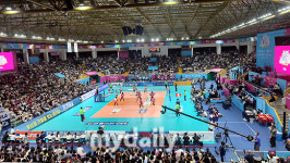 [MD포토] 순천.도드람컵 프로배구대회 경기장을 가득 메운 배구팬들