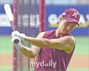 [MD포토] 김혜성 '4안타 날린 근육질 팔'