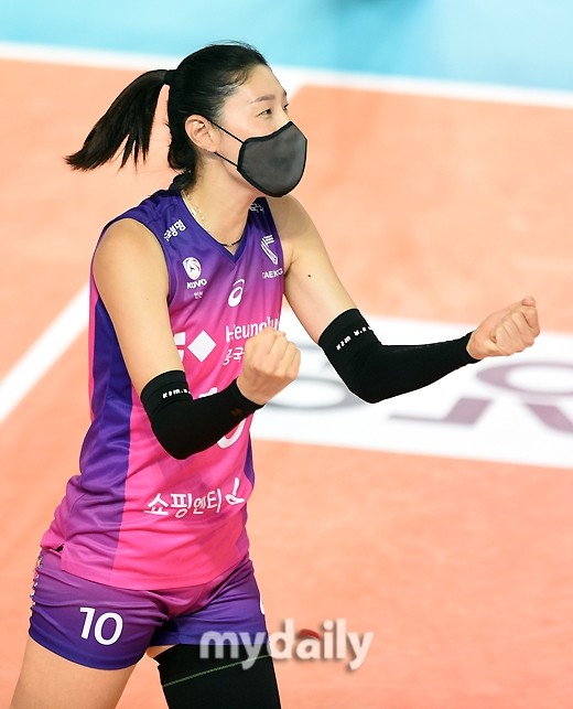 김연경, V리그 여자부 1라운드 MVP 선정...흥국생명의 6연승 주목