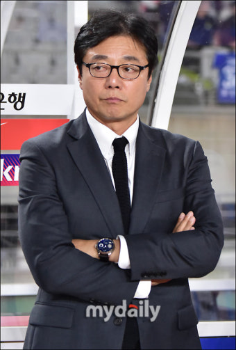 경기 지켜보는 황선홍 감독 [MD포토]
