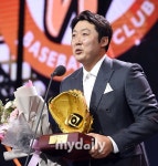 팬들께 미안하지 않나…배영수 코치의 일침, 그래도 가능성 봤다