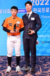 [MD포토] 문현빈, 김인환 2023 한화 기대하세요