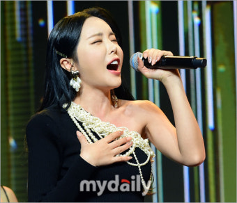 홍진영 '오른쪽 얼굴이 더 예뻐요, 얼짱 각 45˚ 발라드 열창' [MD동영상]