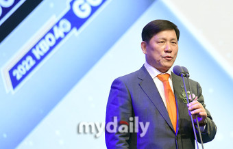 [MD포토] 허구연 KBO 총재 '한해 동안 야구를 사랑해주셔서 감사합니다'