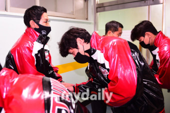 [MD포토] '유광 점퍼 입고 LG에서 만난' 염경엽 감독과 박동원