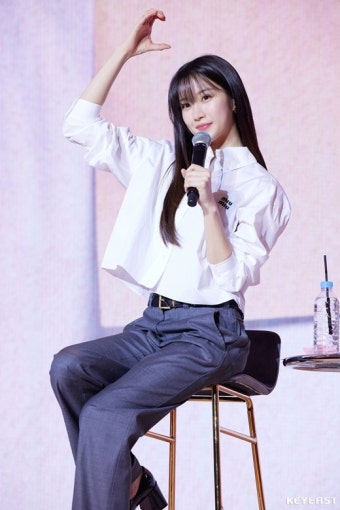 문가영, 데뷔 첫 팬미팅서 눈물 펑펑…유연석도 오고 '그남자'도 왔다