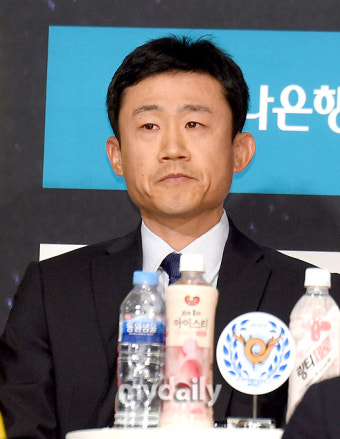 [MD포토] 최원권 감독 '긴장되네요'