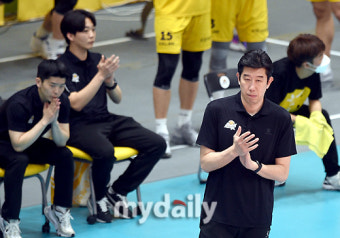 [MD포토] 후인정 감독 '차근차근 추격하자'