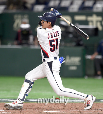 [MD포토] 이정후 '메이저리그 스카우트들 앞에서 안타'