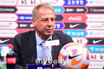 [MD포토] 위르겐 클리스만 대한민국 축구대표팀 감독 '첫 공식 기자회견'