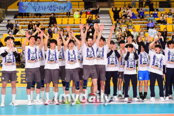 [MD포토] 기뻐하는 대한항공 '정규리그 1위 확정'