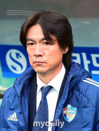 [MD포토] 홍명보 감독 '강렬한 눈빛'
