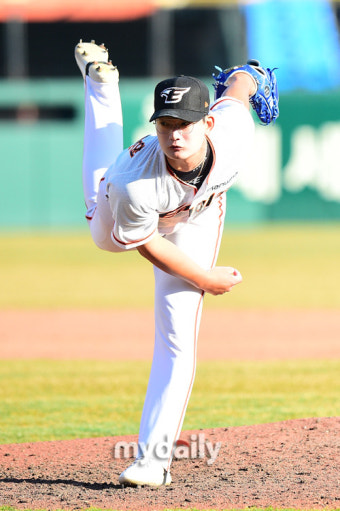 [MD포토] 한화 루키 김서현 '연습투구 158km 쾅!'