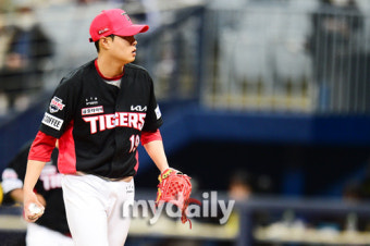 [MD포토] 기아 윤중현 '더 이상 실점을 없다'