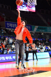 [MD포토] 오메가엑스 정훈 폼은 프로급
