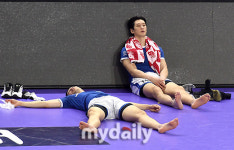 대(大)자로 쓰러진 베테랑의 투혼...젖먹는 힘까지 짜냈다 [유진형의 현장 1mm]