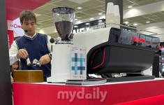 [현장] 이알코퍼레이션 “커피엑스포에서 하이엔드 신상 머신·그라인더 만나세요”