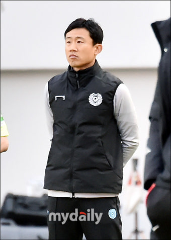 최원권 감독, '오늘 경기 안풀리네' [MD포토]