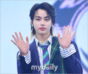 [MD포토] 템페스트 한빈 매력적인 손인사