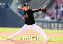 [MD포토] 손동현 10회를 책임진다