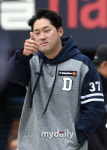 [MD포토] 양석환 '고영표 인정하는 엄지 척'
