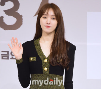 [MD포토] 이성경 '김사부 시즌3 함께 즐겨요'