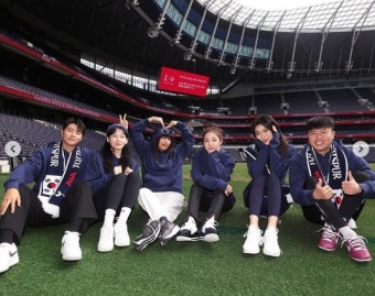 2NE1 산다라박·원더걸스 유빈, 토트넘서 손흥민·케인 듀오 만나 찰칵