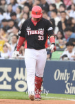 [MD포토] 만루 찬스 놓친 변우혁
