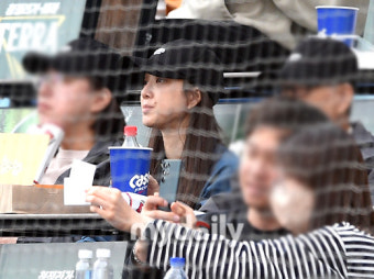 [MD포토] 정려원 '야구 직관'
