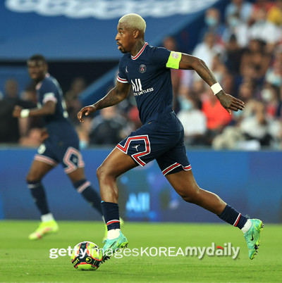 프랑스 리그 PSG, 김민재 센터백 영입 논의 진행 중