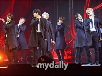 [MD포토] 엔하이픈 '다크 블러드' 환상적인 퍼포먼스