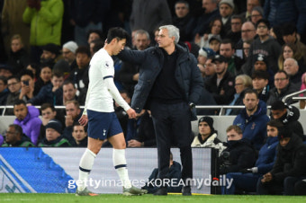 손흥민 퇴장에 분노했던 무리뉴, 유로파리그 결승서 재회한 테일러 주심에 욕설