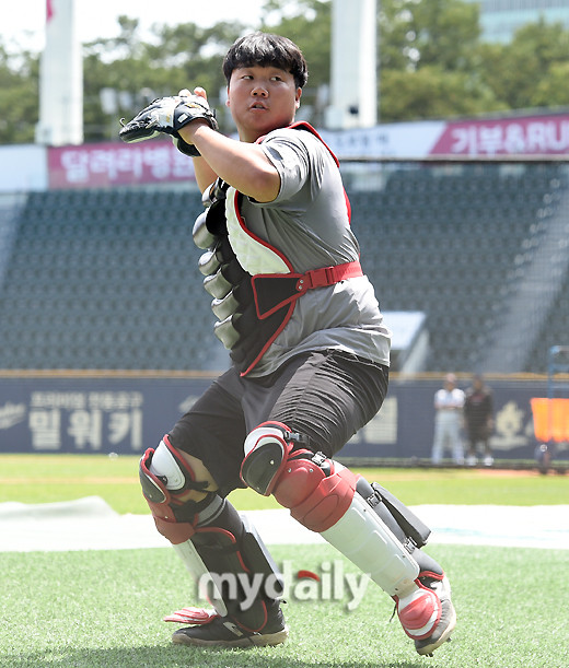 LG, 김범석 21일 만에 1군 복귀! 허도환은 선발 포수로 활약 중.