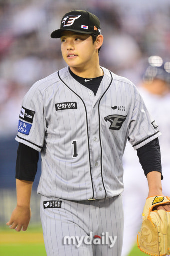 [MD포토] '5이닝 1실점' 한화 선발 문동주, 승리가 보인다!