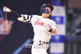 [MD포토] 김민석 '시즌 2호포 쾅!'