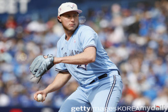 ‘8실점·ERA 4.88’ 류현진 원조 후계자에게 무슨 일이…163km 미사일 쏘면 뭐하나