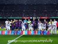 축구 경기 티켓 팔아요, 얼마예요? 1장에 448만원이요!