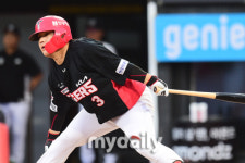 [MD포토] 만루에서 적시타 때리는 김선빈