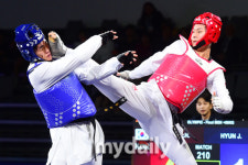[MD포토] 박찬희 금빛 발차기