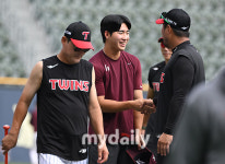 [MD포토] 이주형 이호준 코치님 감사합니다