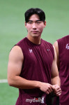 [MD포토] 이주형 이제는 버건디가 잘 어울려