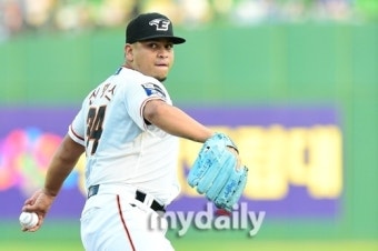 드디어 KIA 산체스와 한화 산체스가 만난다…동명이인 매치업, 2024년에도 가능? 미묘한 온도차