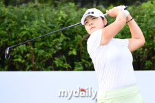 [MD포토] 티샷 이민영 정확하게 공략한다