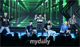 [MD포토] 에이블루 '파워 넘치는 무대'