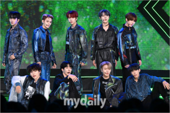 [MD포토] 엔싸인 '엔딩 포즈 훈훈함 그 자체'
