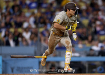 亞 내야 최초 20-20클럽 초비상? 복부통증 김하성, 선발 제외→끝내 결장…소토 멀티포 SD 4연승